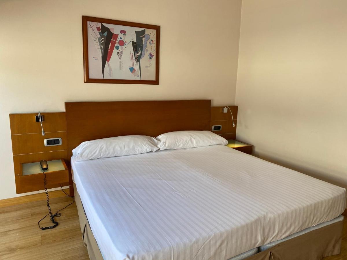 Duerming Longoria Plaza Hotel 奥维耶多 外观 照片