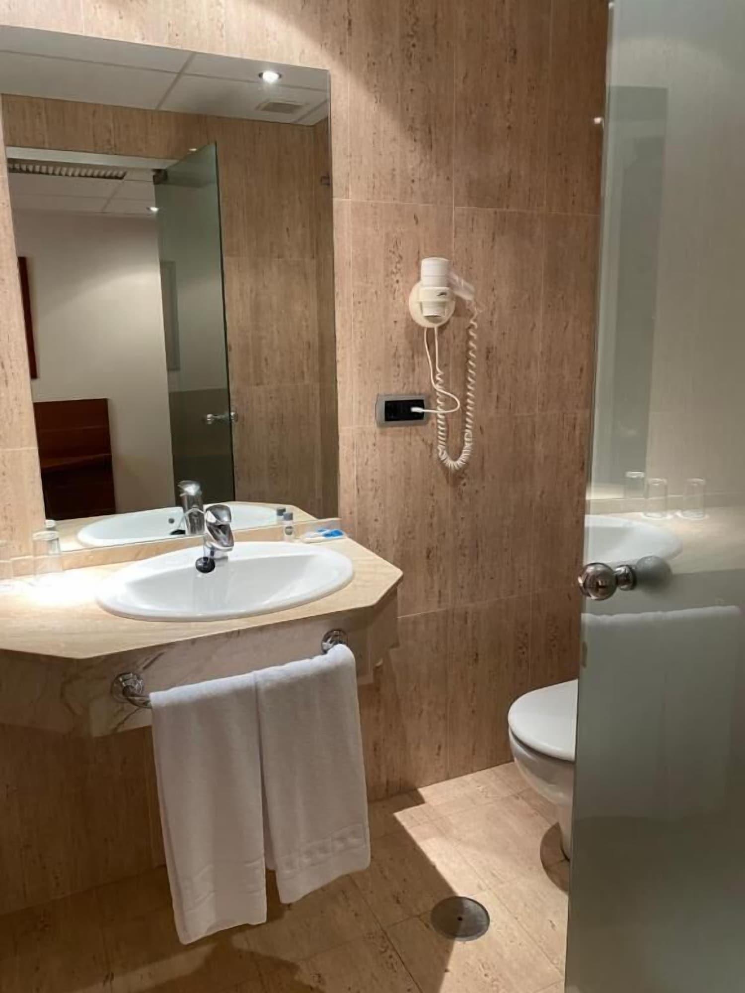 Duerming Longoria Plaza Hotel 奥维耶多 外观 照片